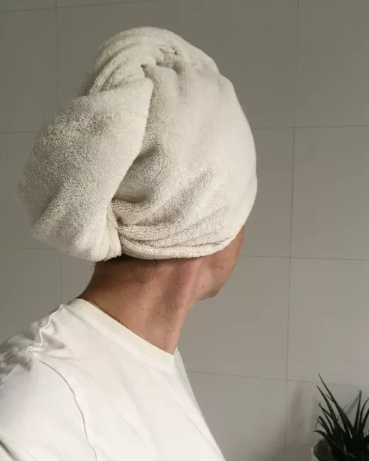 Handdoek voor het haar in natuurlijke sponsdoek