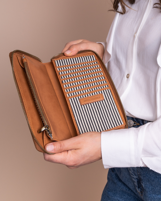 Sonny Square Wallet in Apple Skin Sonny Square Wallet in Apple Skin