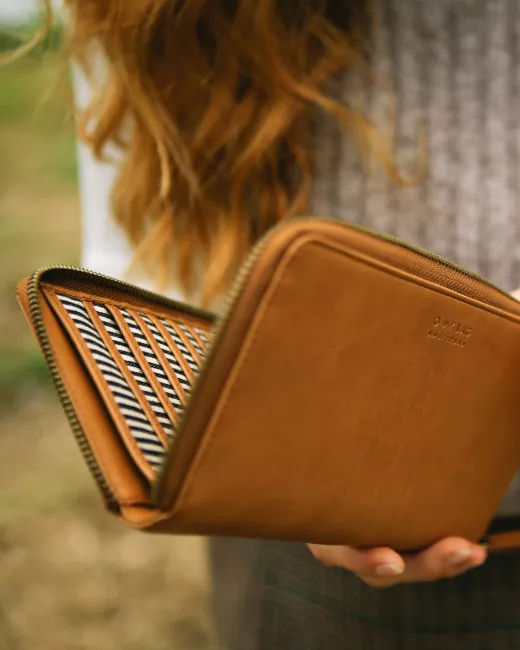 Sonny Square Wallet in Apple Skin Sonny Square Wallet in Apple Skin