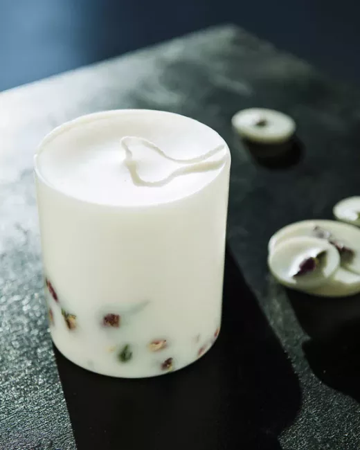 the MUNIO - Bougie à la cire de soja : ROSE the MUNIO - Bougie à la cire de soja : ROSE