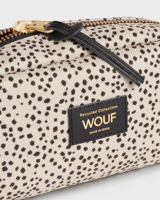 Toiletry bag made from 100% recycled fabrics