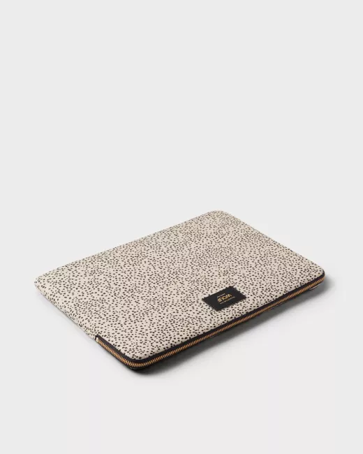 Laptop sleeve for 13" and 14" laptops made from 100% recycled fabrics