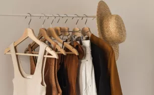 Guide ultime pour créer une garde-robe capsule éthique et intemporelle