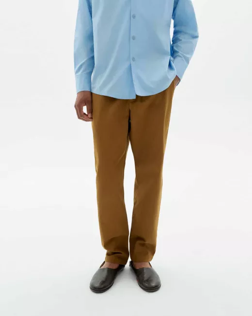THINKING MU - Travel pants marrone en coton bio