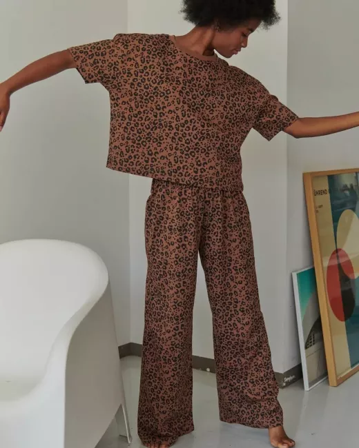 We are Jolies - Pyjama long en coton bio - Léopard Marron We are Jolies - Pyjama long en coton bio - Léopard Marron