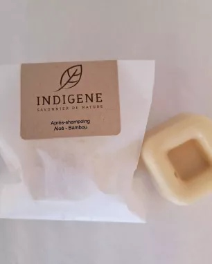 Solid shampoo with nettle powder