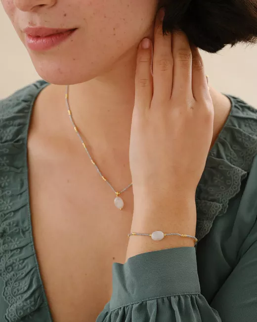 Wishing Moonstone Necklace Gold Colored