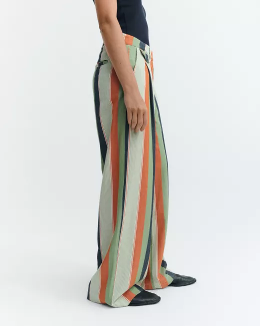 THINKING MU - Pantalon à jambes larges PAT