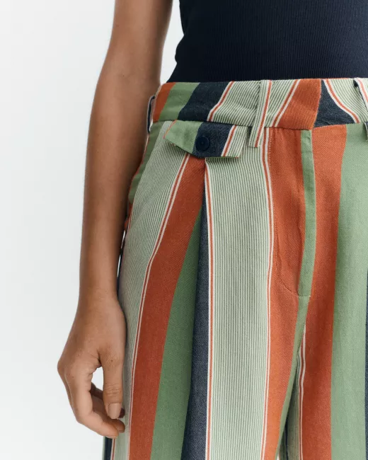 THINKING MU - Pantalon à jambes larges PAT