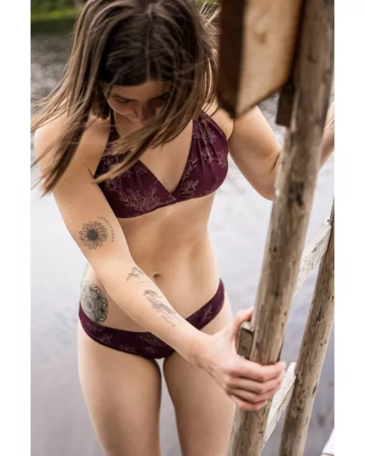 BLEED – Eco Triangle ECONYL® Bikini Panty Dark Purple BLEED – Eco Triangle ECONYL® Bikini Panty Dark Purple